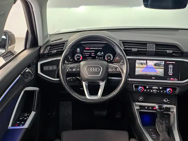 Audi Q3 view 10