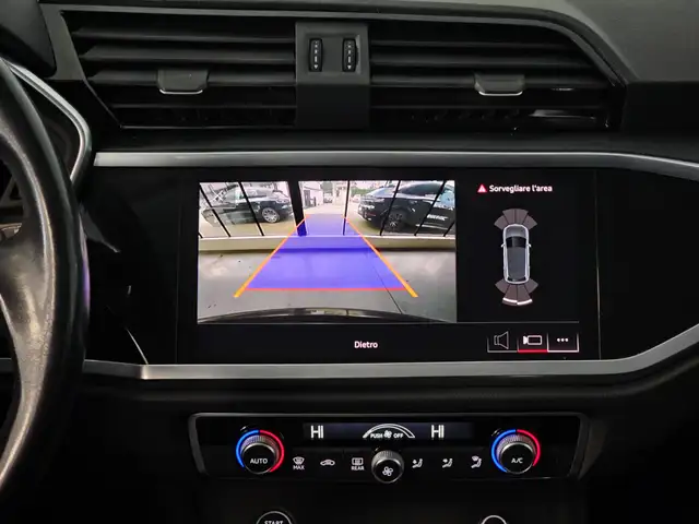 Audi Q3 view 13
