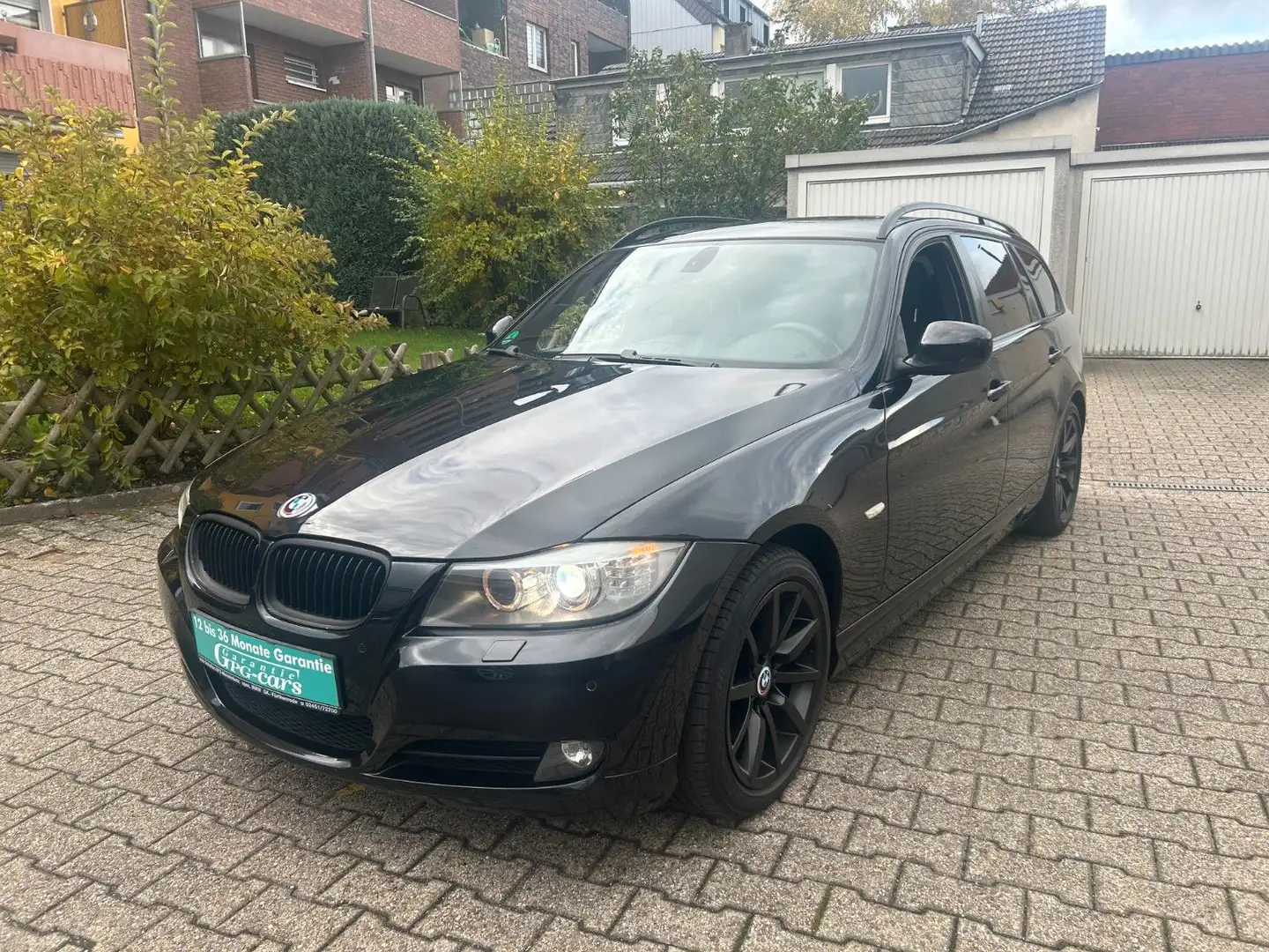 BMW 320 Baureihe 3 Touring 320i, *LEDER NAVI XENON* Černá - 1