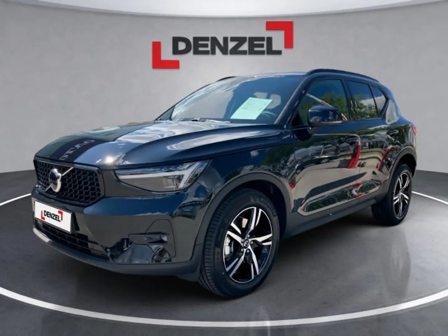 Volvo XC40 Plus, B3 Mild Hybrid, Benzin, Dark Schwarz - 1