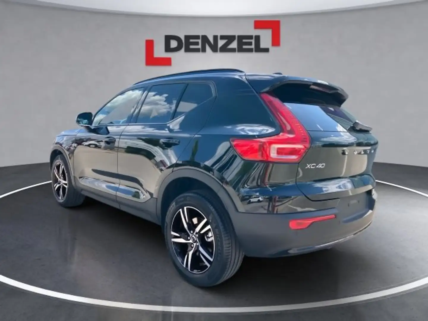 Volvo XC40 Plus, B3 Mild Hybrid, Benzin, Dark Schwarz - 2