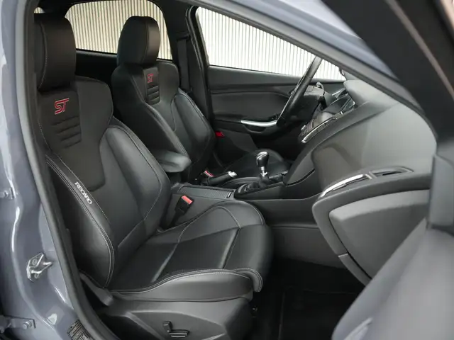 Ford Focus view 10