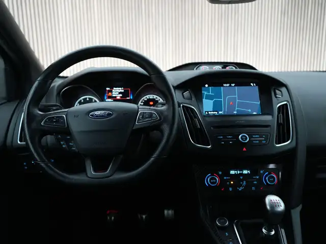 Ford Focus view 13