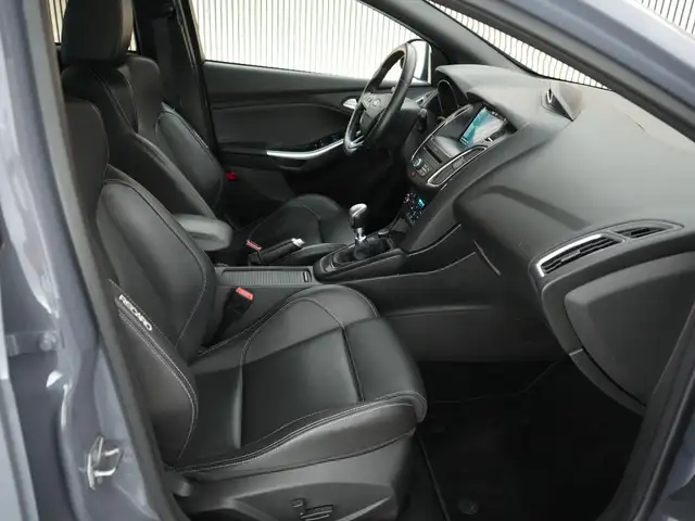 Ford Focus view 9