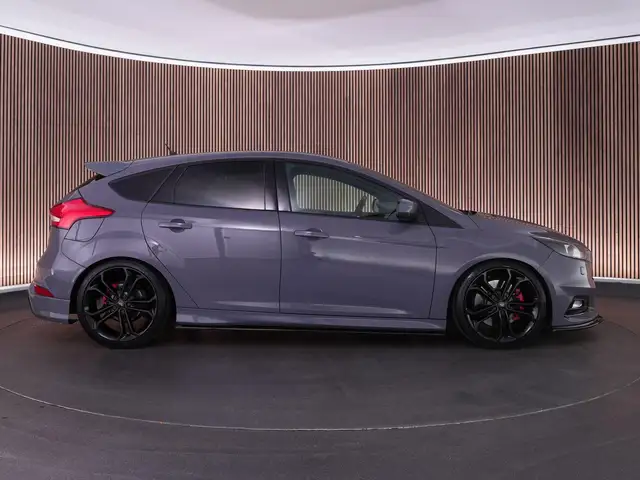 Ford Focus view 12