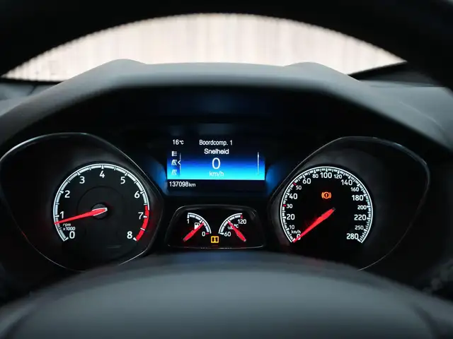 Ford Focus view 14