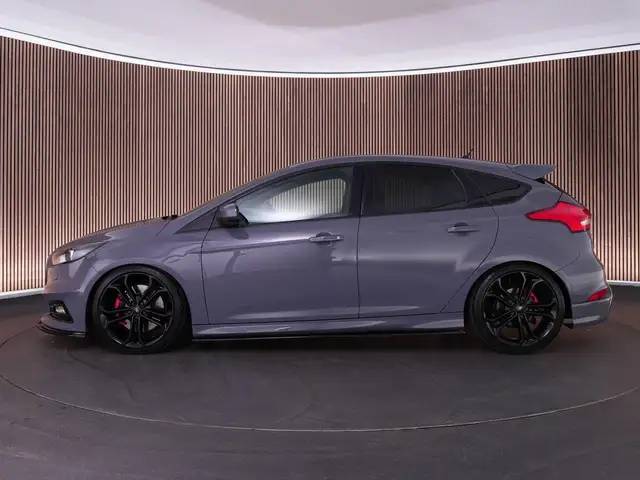 Ford Focus view 11