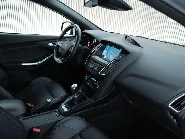 Ford Focus view 8