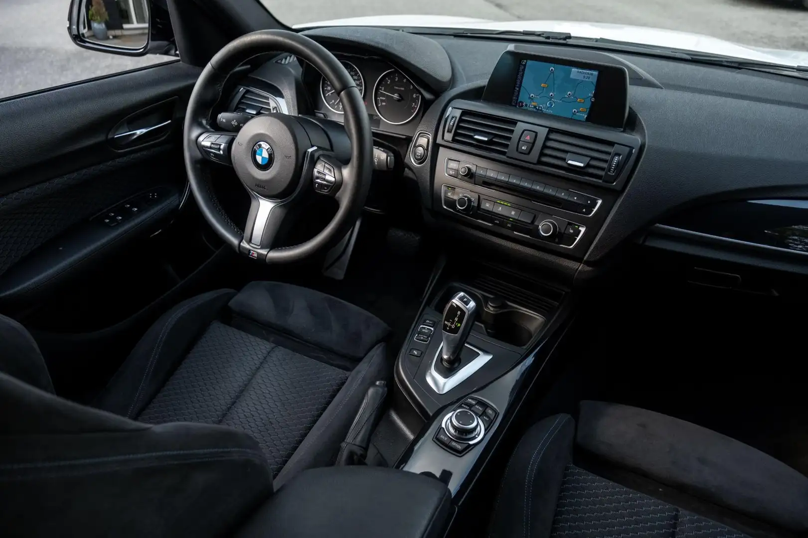 BMW 116 1-serie 116i M Sport Edition Sportstoelen I Navi I Wit - 2