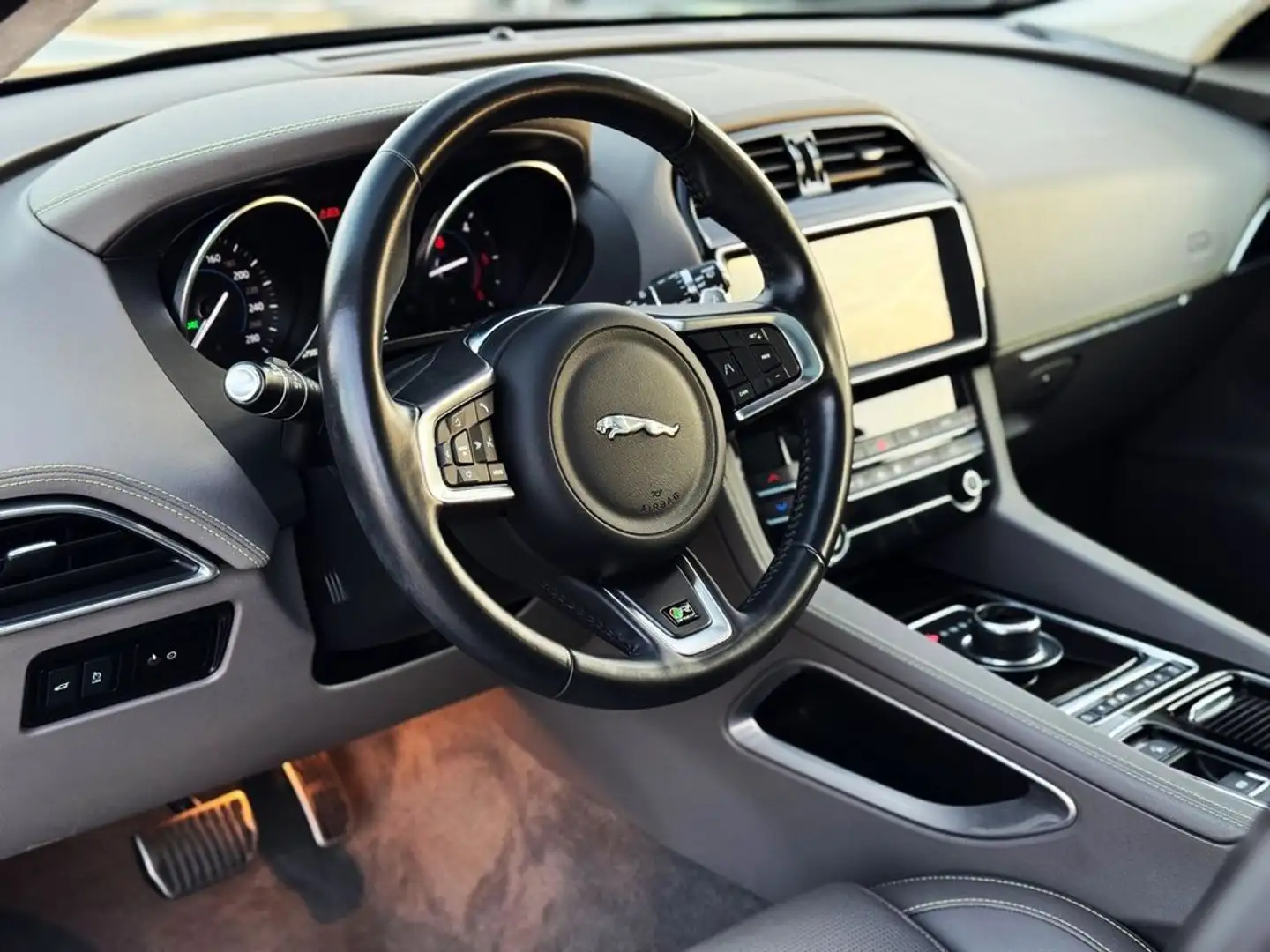Jaguar F-Pace 2.0L i4D AWD AUTOMÁTICO 180cv RSPORT con TECHO PA Schwarz - 2