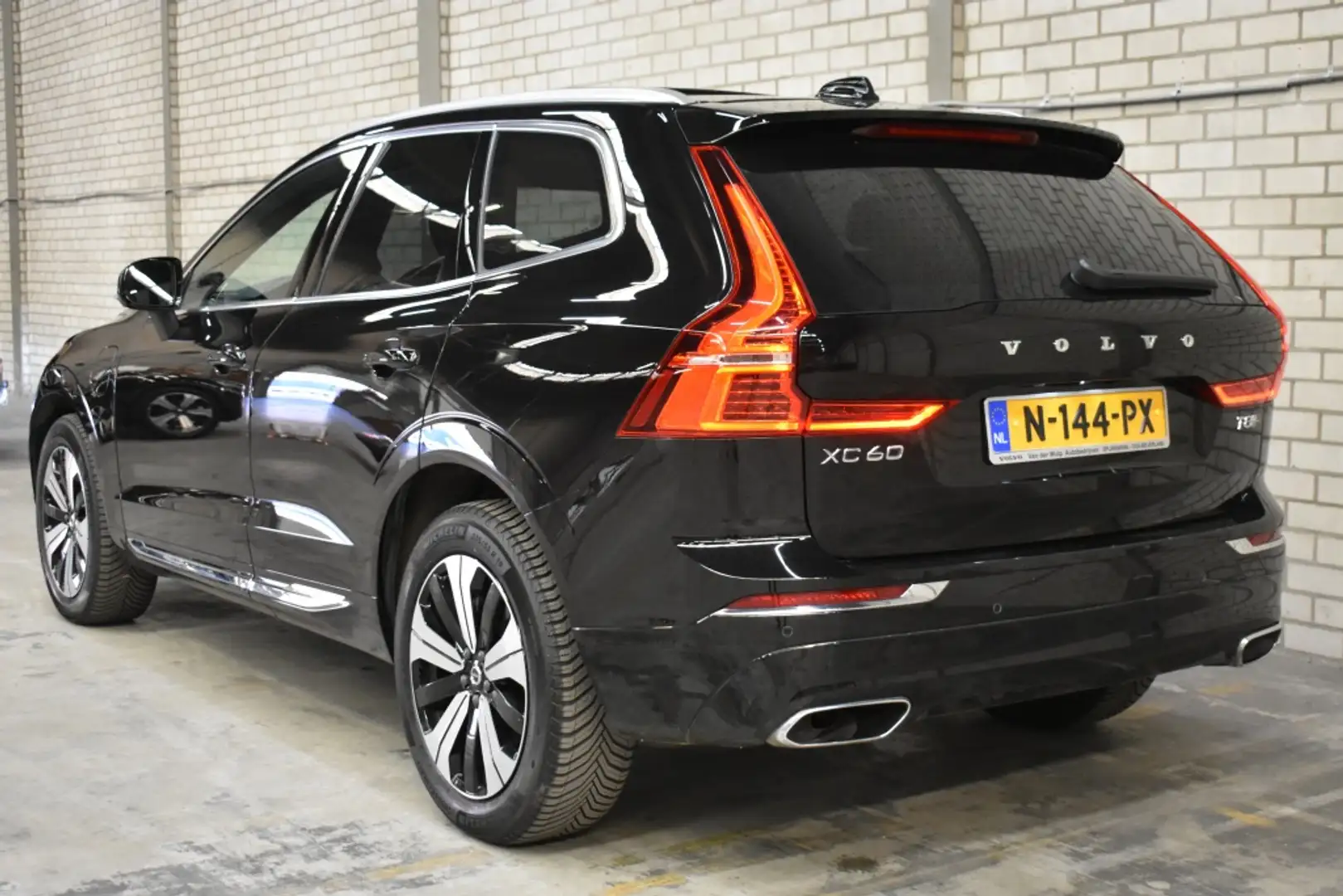 Volvo XC60 T8 390PK AWD Inscription | Luchtvering | Trekhaak Noir - 2
