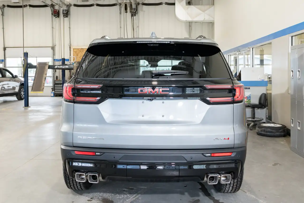 GMC Acadia снимка GMC Acadia