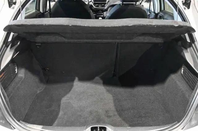 Peugeot 208 view 9