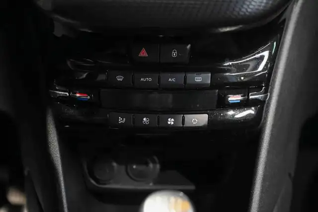 Peugeot 208 view 19