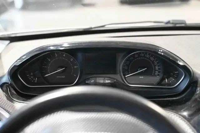 Peugeot 208 view 17