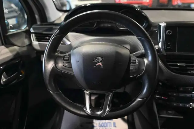 Peugeot 208 view 16