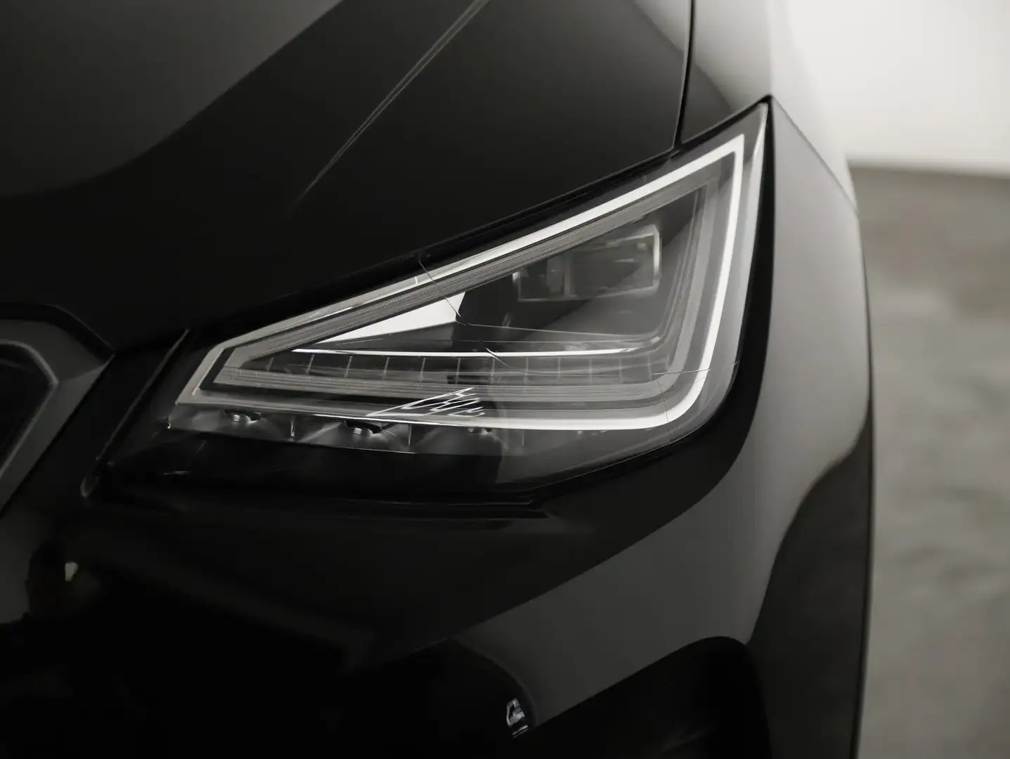SEAT Arona FR EcoTSI DSG Schwarz - 2