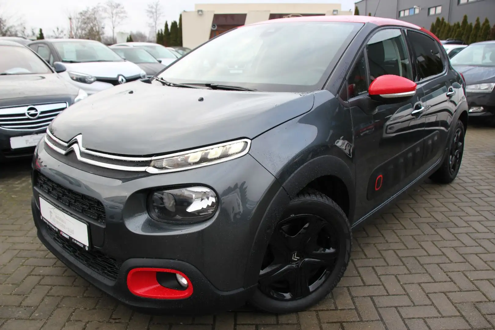 Citroen C3 PureTech 110 Aut. Klima/Navi/Kamera/Tempomat Gris - 2