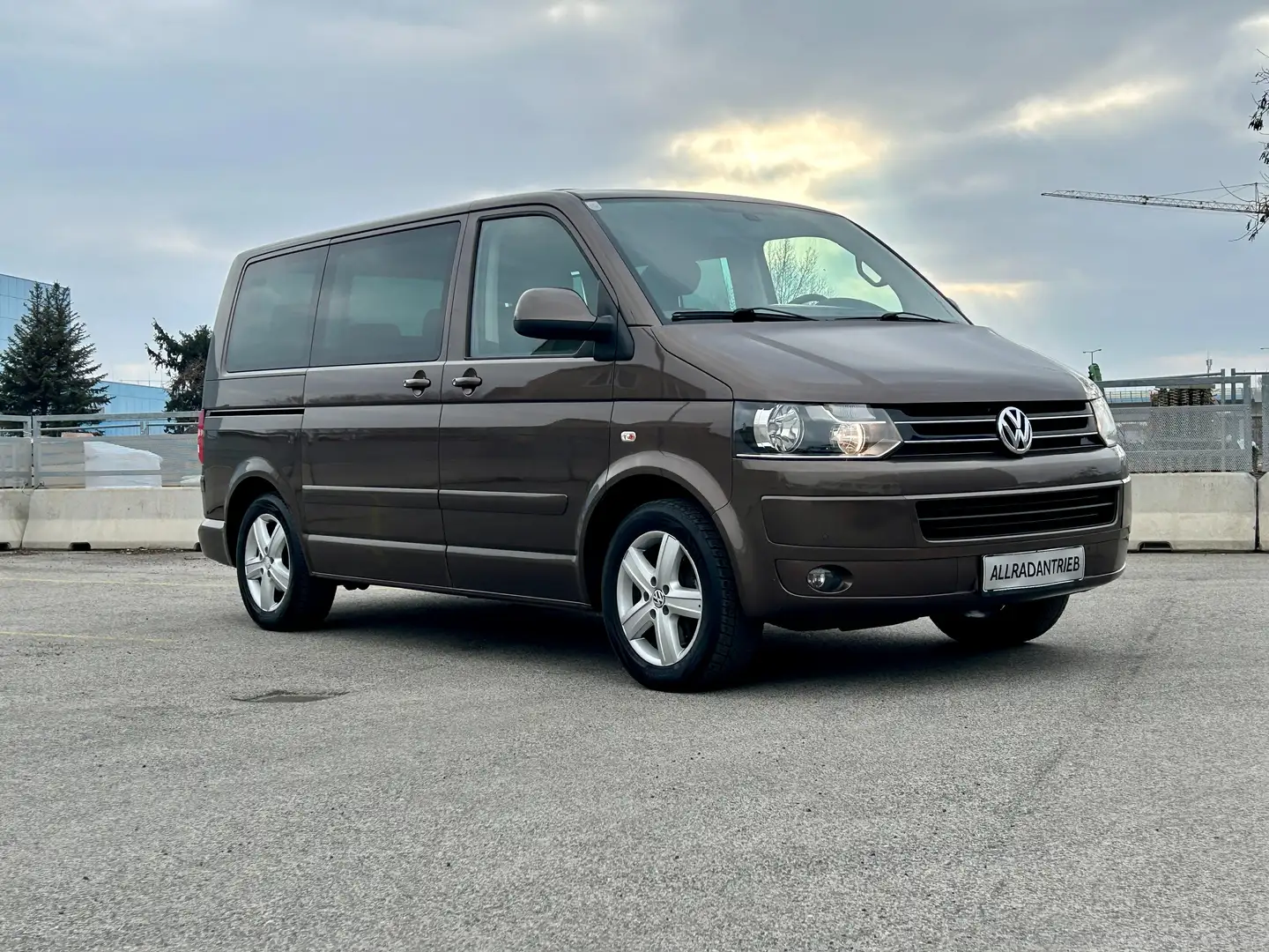 Volkswagen T5 Multivan Comfortline 2,0 BiTDI 4motion D-PF DSG Maro - 1