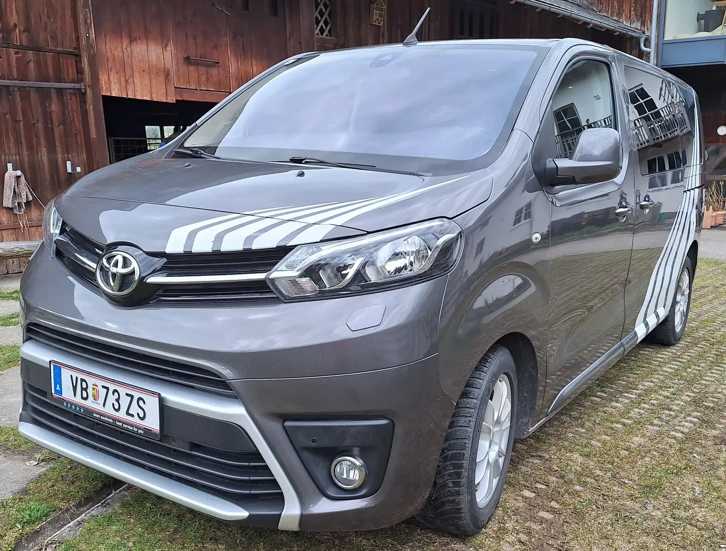 Toyota Proace Proace Verso 1,6 D-4D 115 Medium Family Family Grau - 1