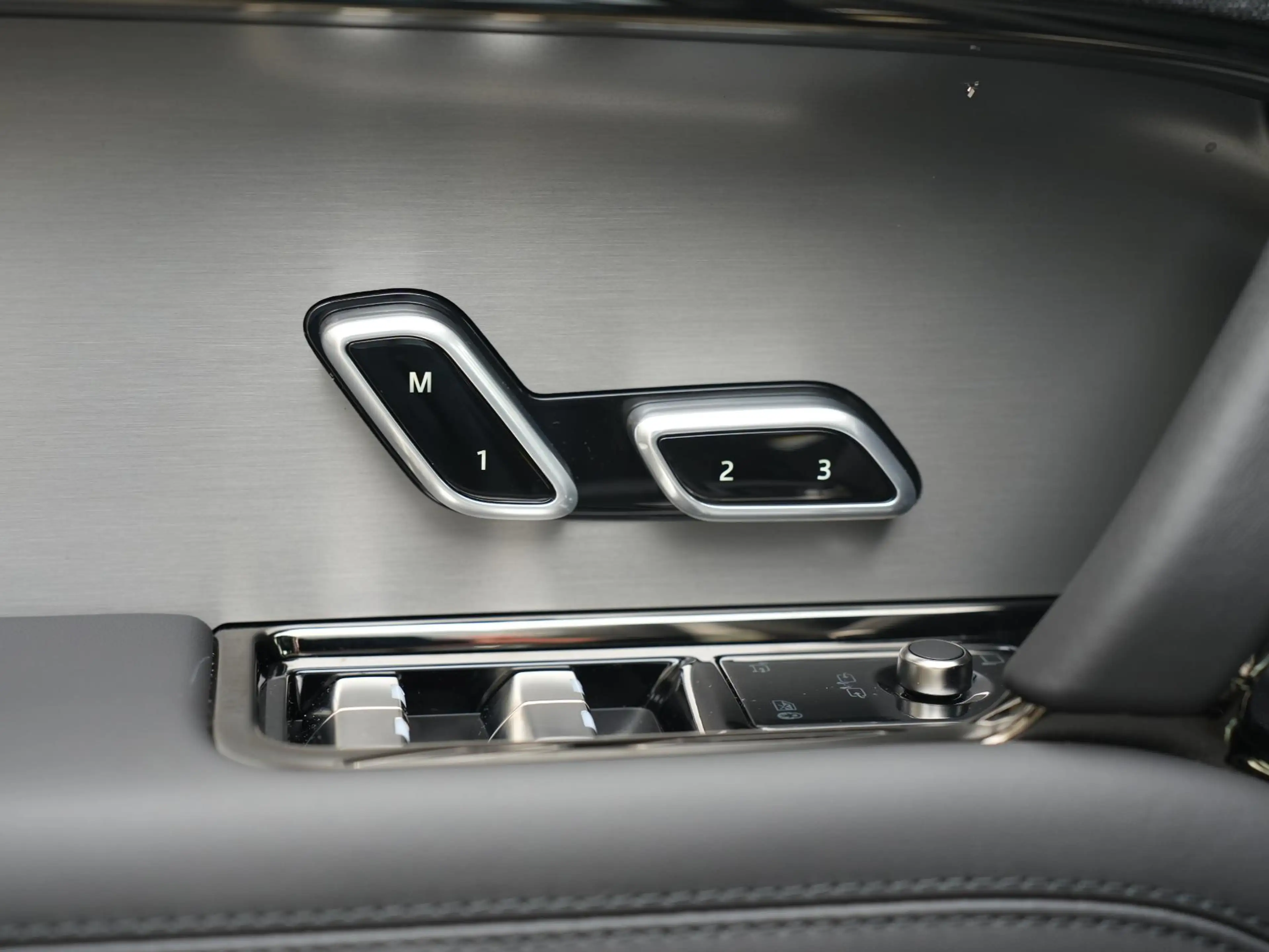 Land Rover Range Rover Sport P460e Dynamic HSE PHEV | Black Pack | Cold Climate — photo 13