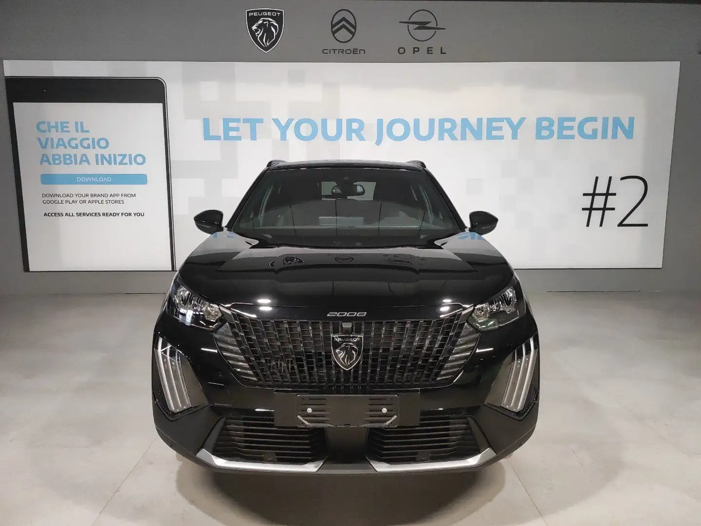Peugeot 2008 Hybrid 136 e-DCS6 Allure Schwarz - 2