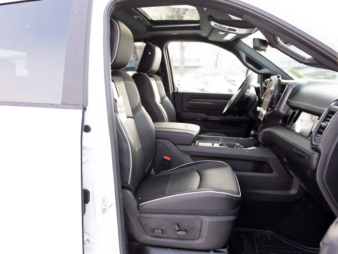 RAM 3500 снимка RAM 3500