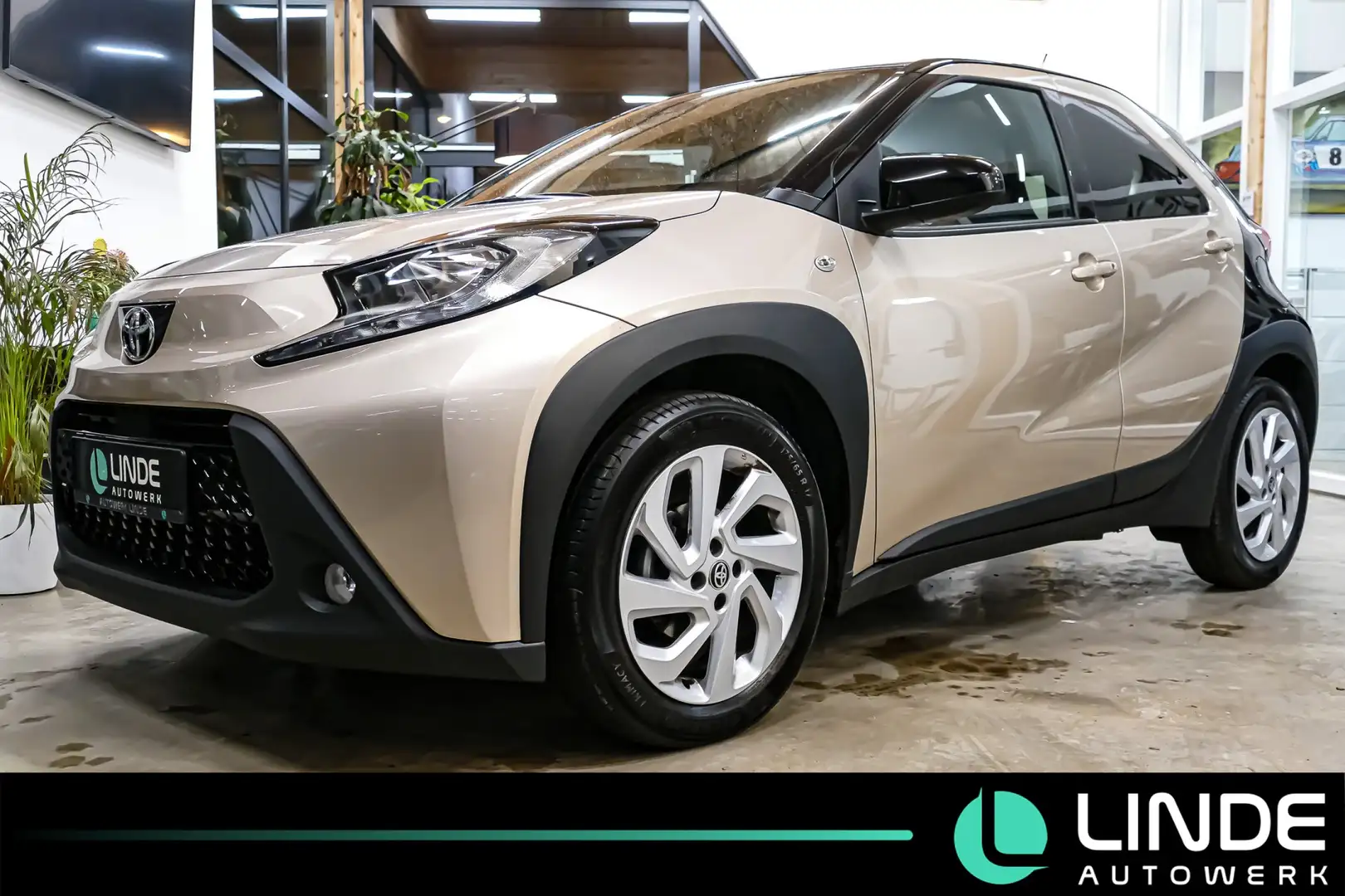 Toyota Aygo Pulse | AUTOMATIK | SHZ | R.KAMERA | SPUR Beige - 1