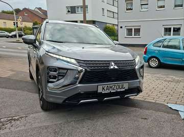 Cross Plus Select Black Hybrid 4WD
