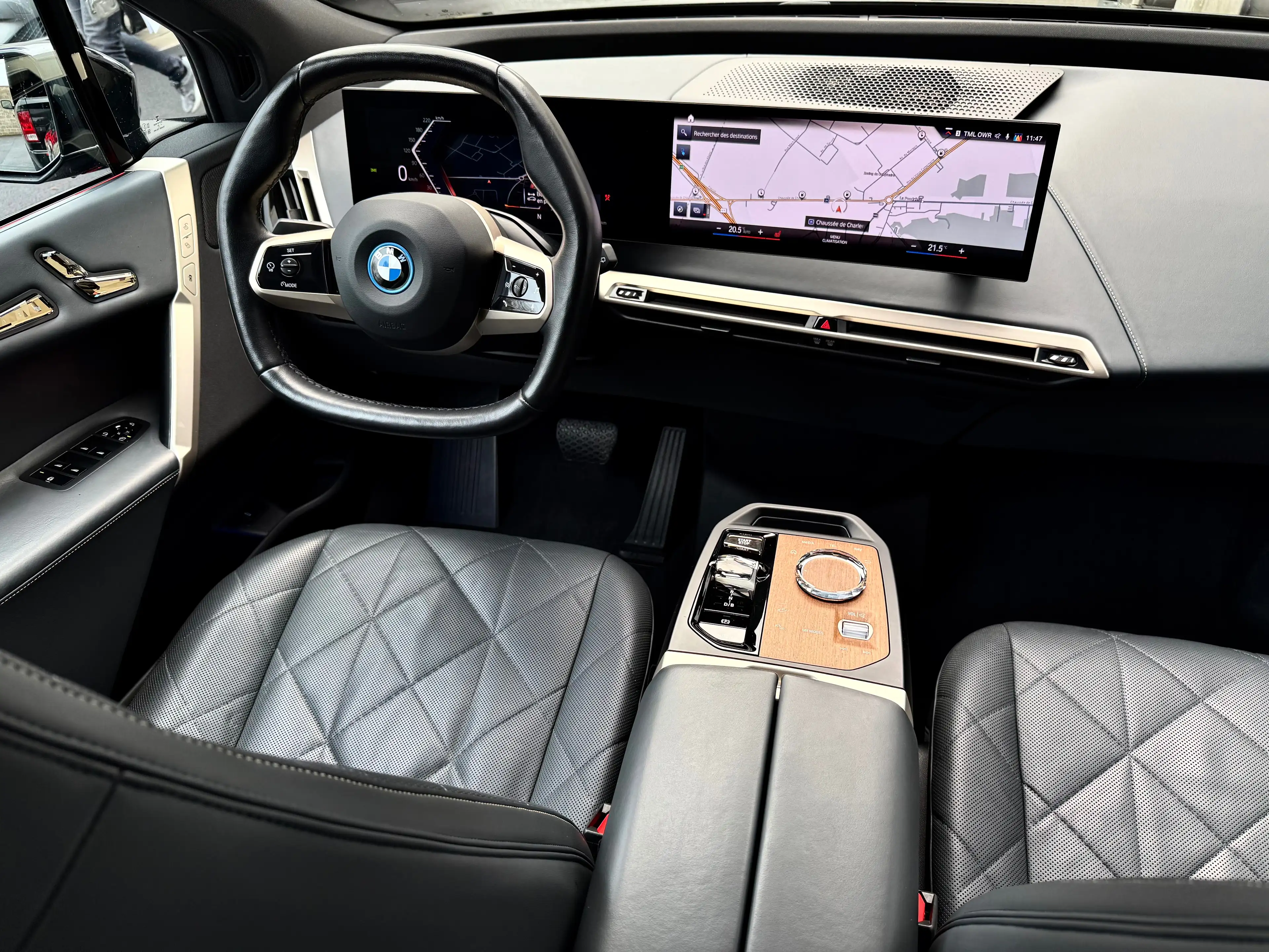 BMW iX XDrive40 !! FULL OPT !! PANO H&K HUD DISTR CARPLAY — photo 11