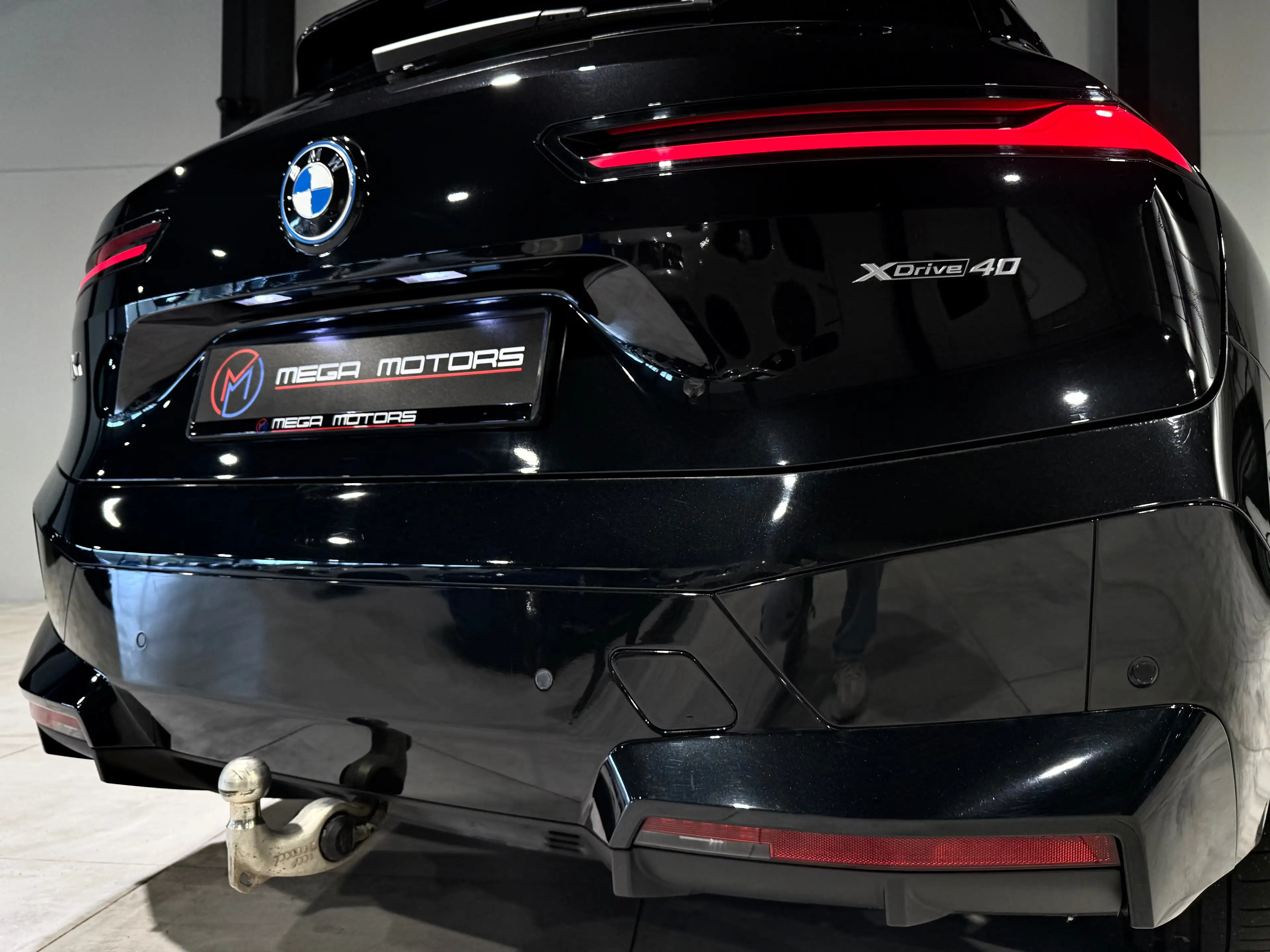BMW iX XDrive40 !! FULL OPT !! PANO H&K HUD DISTR CARPLAY — photo 8