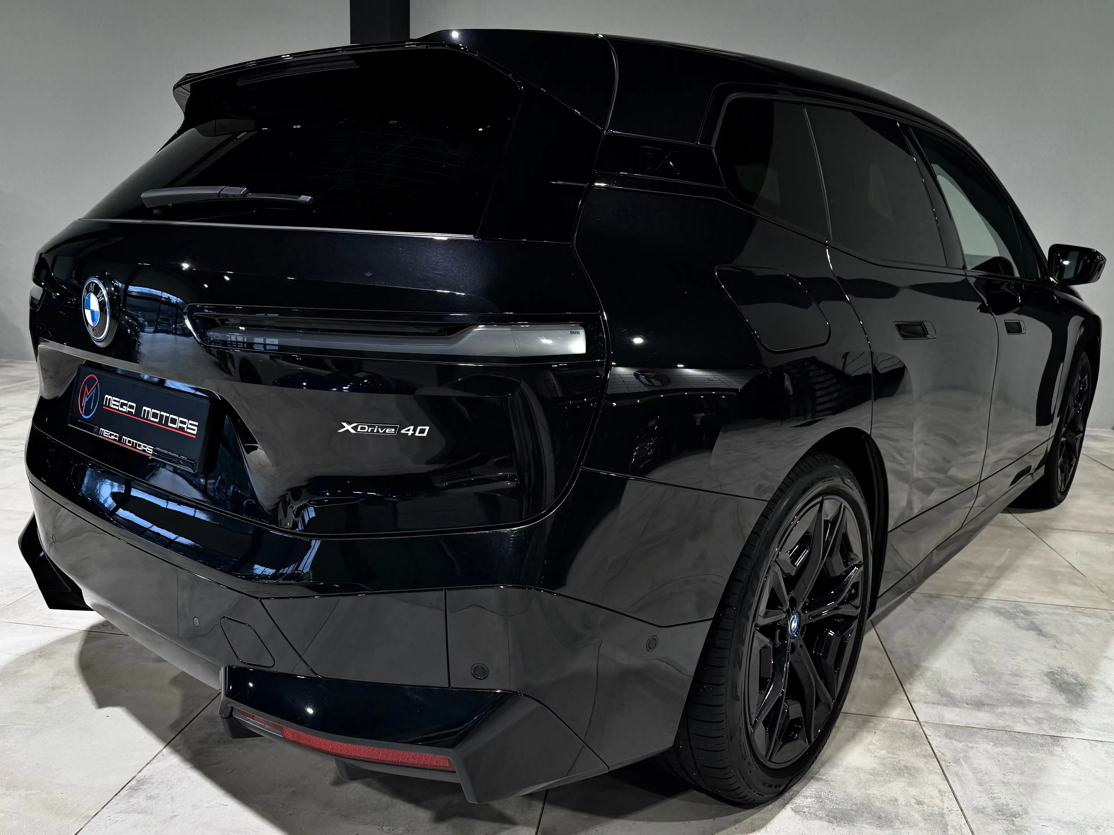BMW iX XDrive40 !! FULL OPT !! PANO H&K HUD DISTR CARPLAY — photo 4