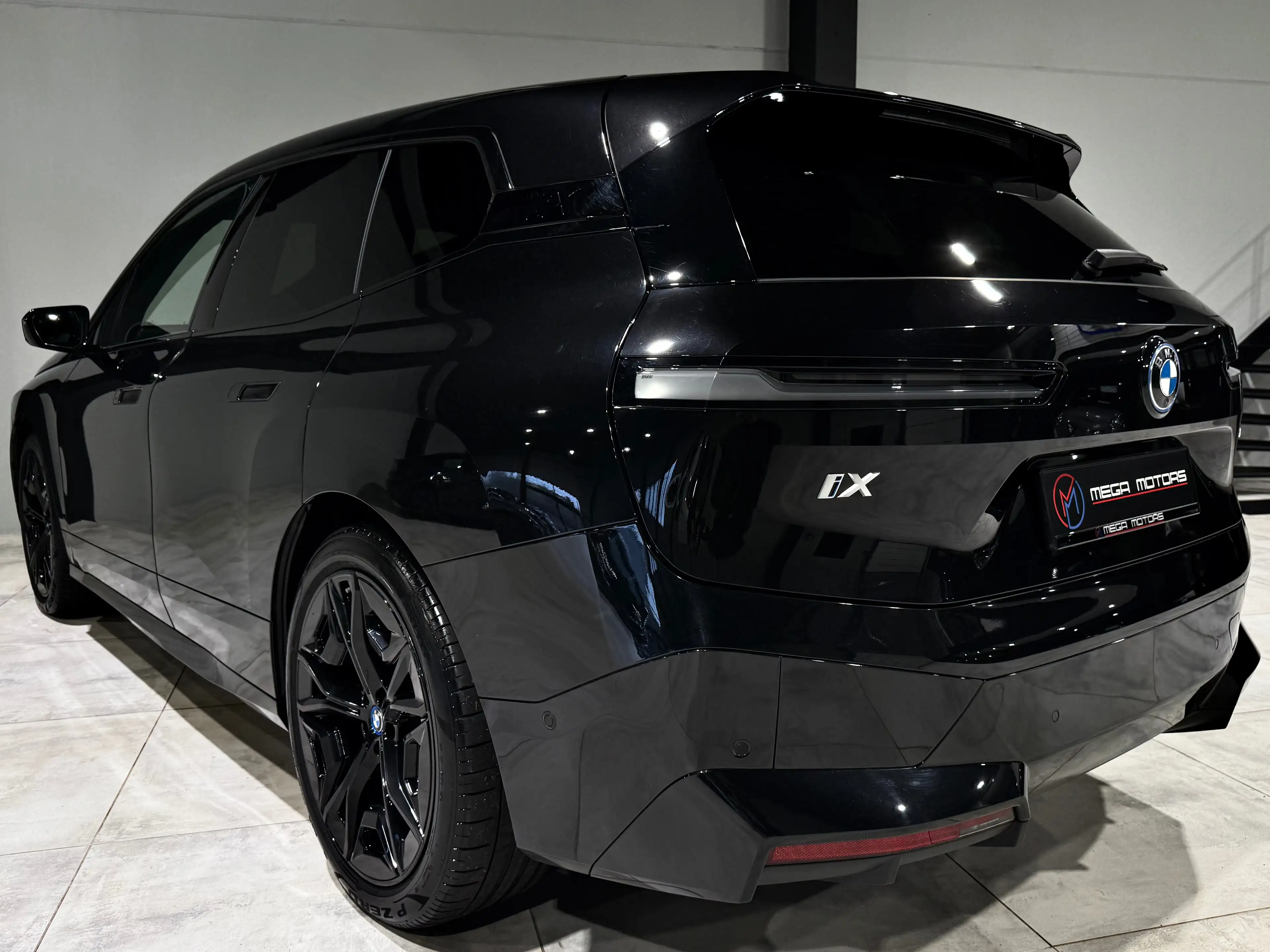 BMW iX XDrive40 !! FULL OPT !! PANO H&K HUD DISTR CARPLAY — photo 2