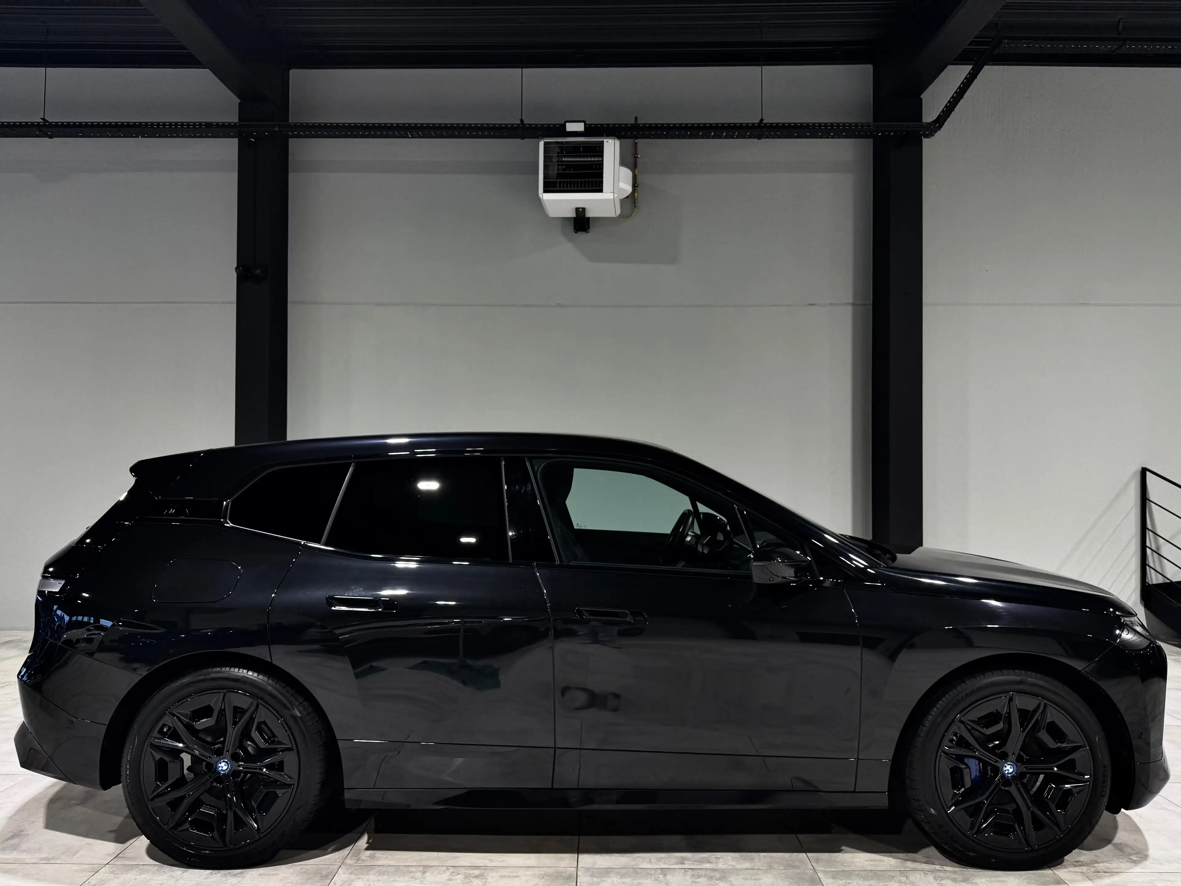 BMW iX XDrive40 !! FULL OPT !! PANO H&K HUD DISTR CARPLAY — photo 7