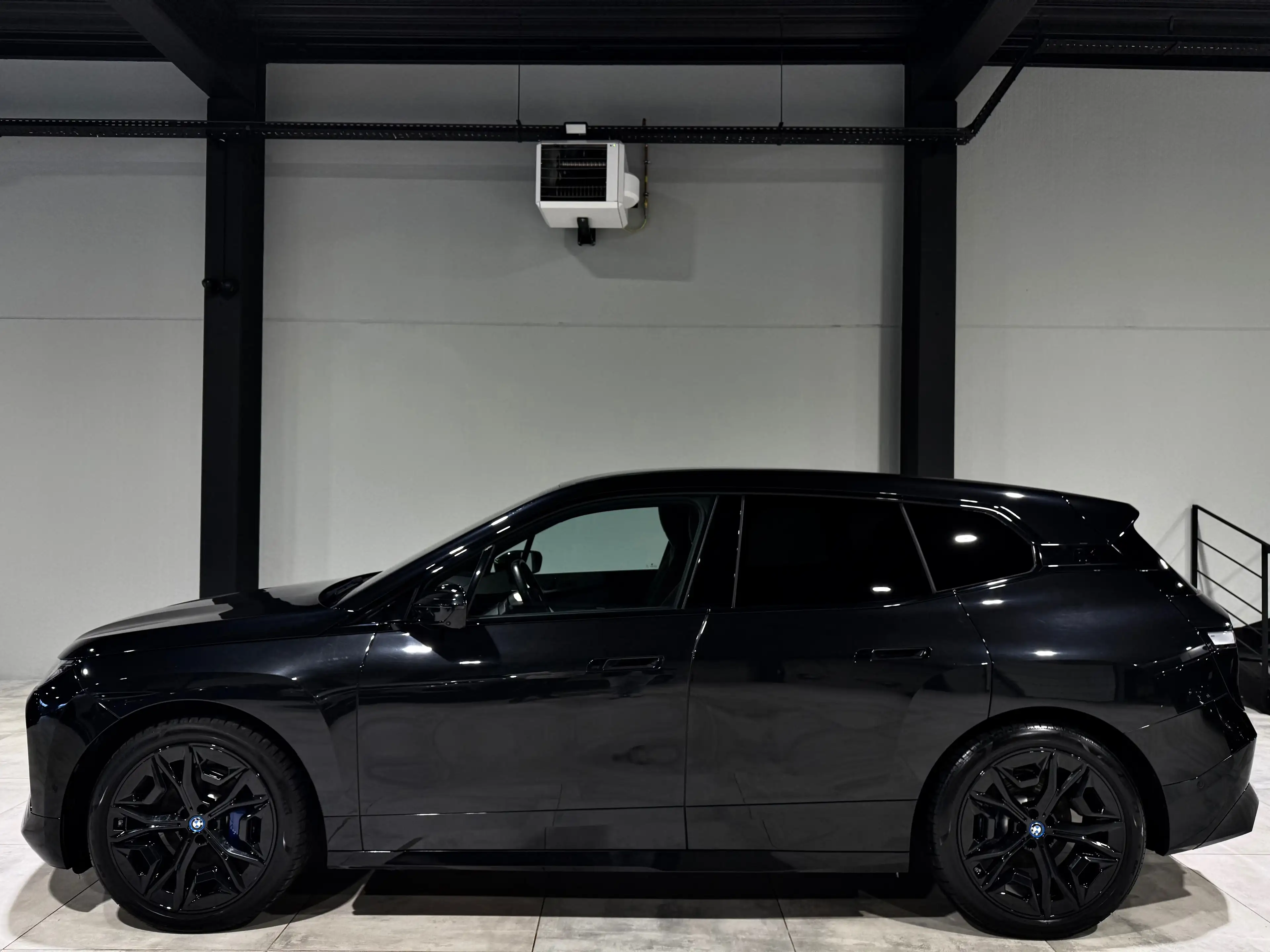 BMW iX XDrive40 !! FULL OPT !! PANO H&K HUD DISTR CARPLAY — photo 5