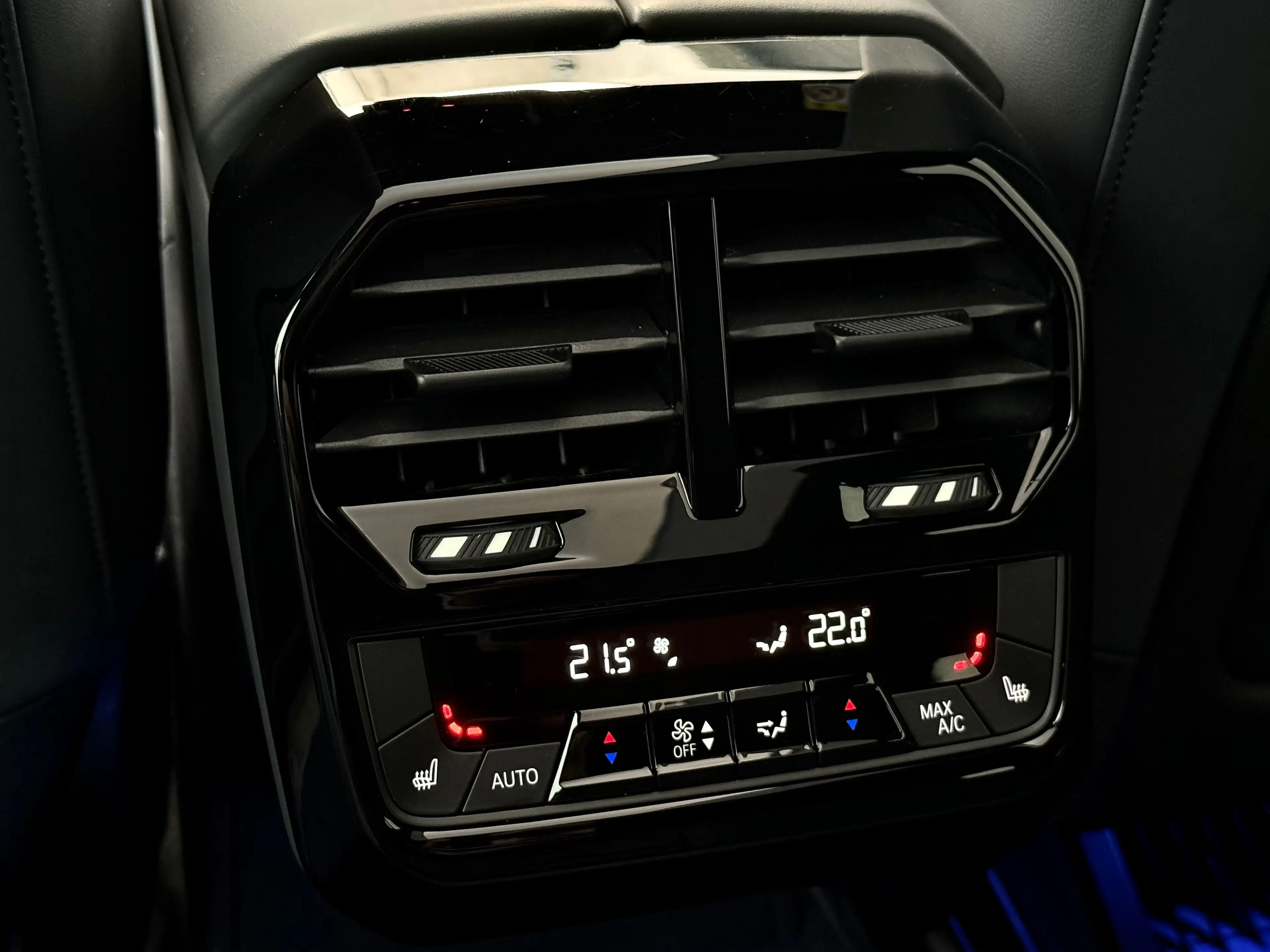 BMW iX XDrive40 !! FULL OPT !! PANO H&K HUD DISTR CARPLAY — photo 15