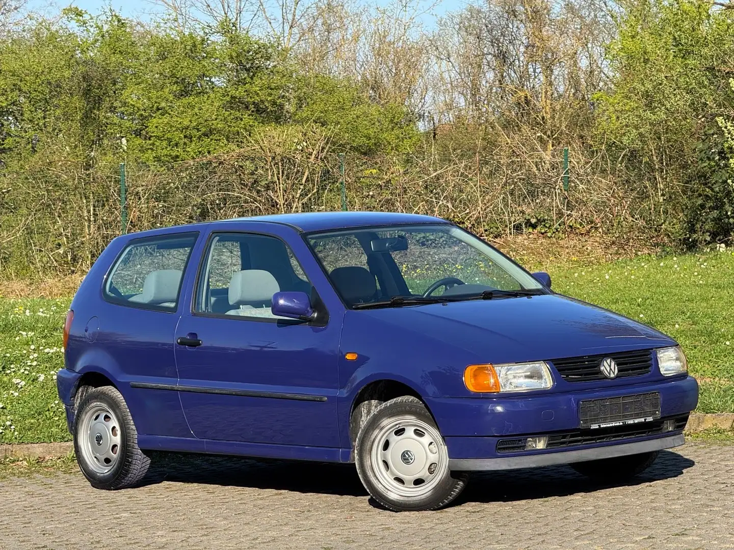 Volkswagen Polo 75 Servo Colour  1 Hand guter Zustand Tüv Nue Bleu - 1