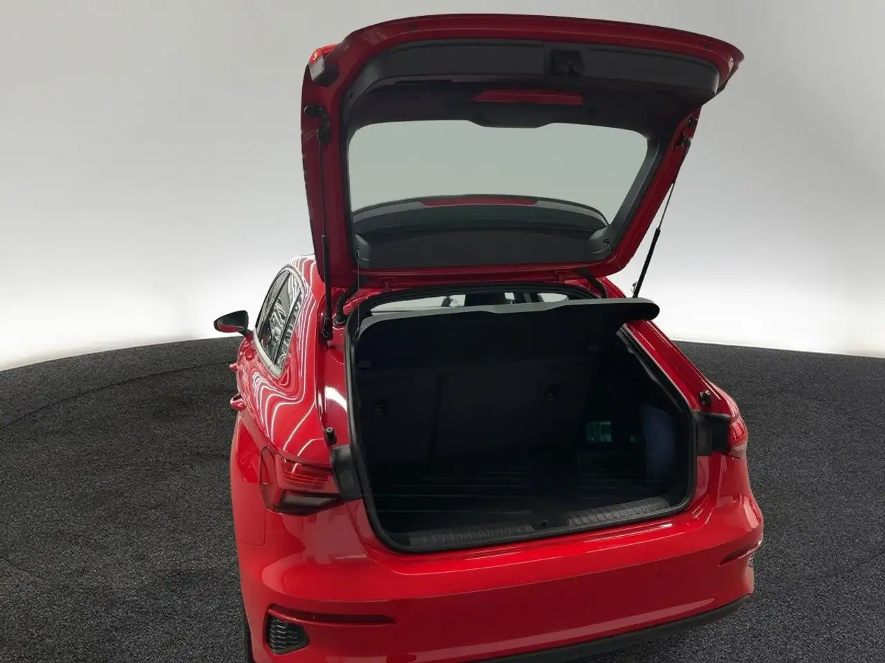 Audi A3 35 TFSI S tr. LED PDC AHK VIRTUAL 10