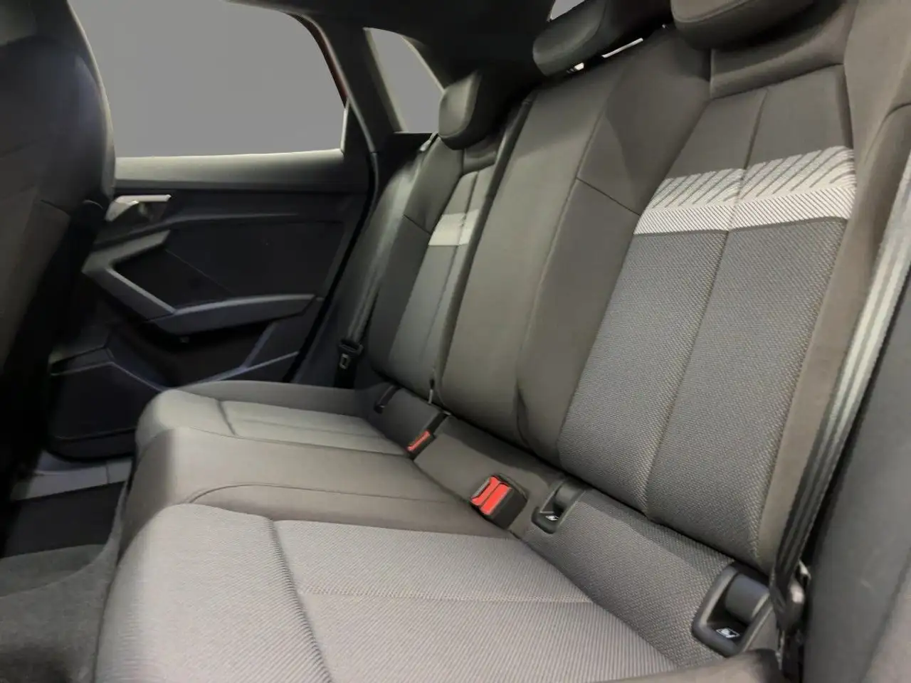 Audi A3 35 TFSI S tr. LED PDC AHK VIRTUAL 12