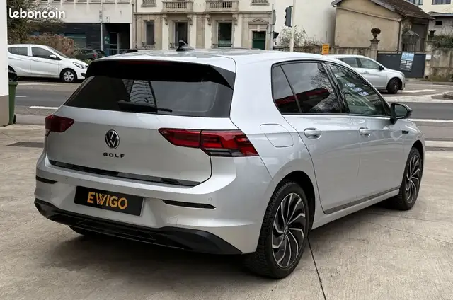 Volkswagen Golf view 2