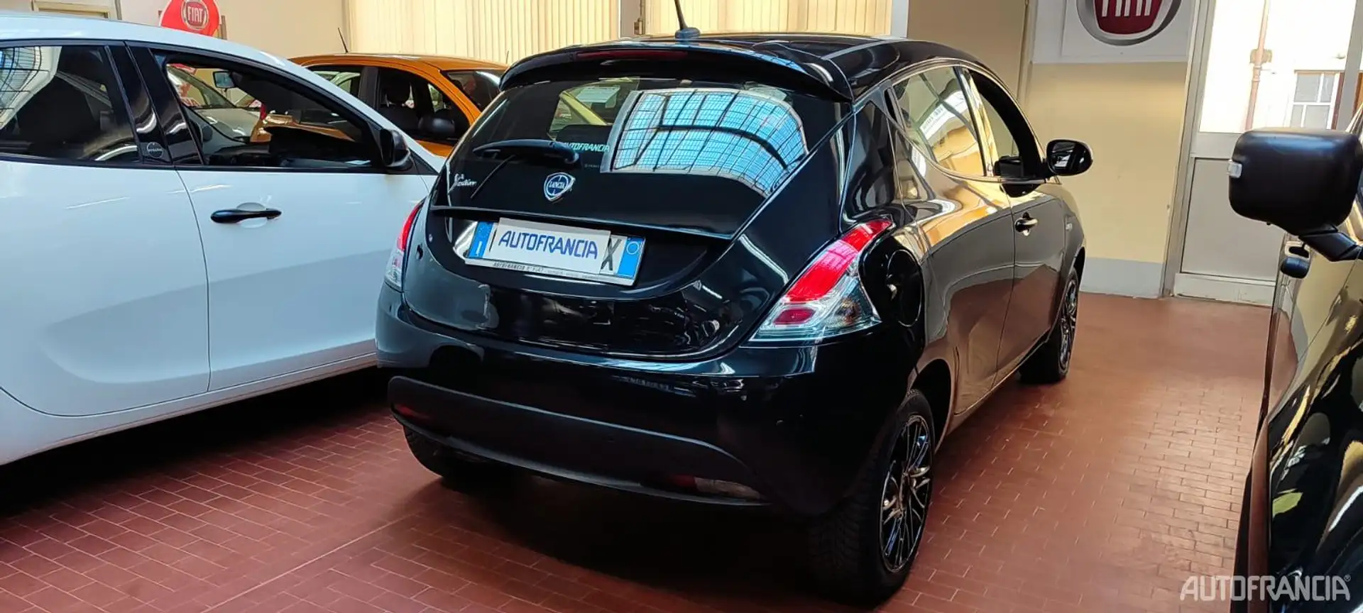 Lancia YPSILON - 1.2 69CV SILVER crna - 2