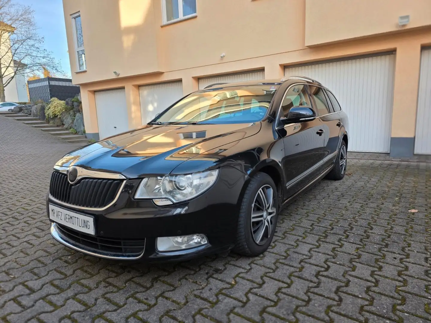Skoda Superb Combi Elegance 2.Hand/Scheckheftgepflegt Noir - 1
