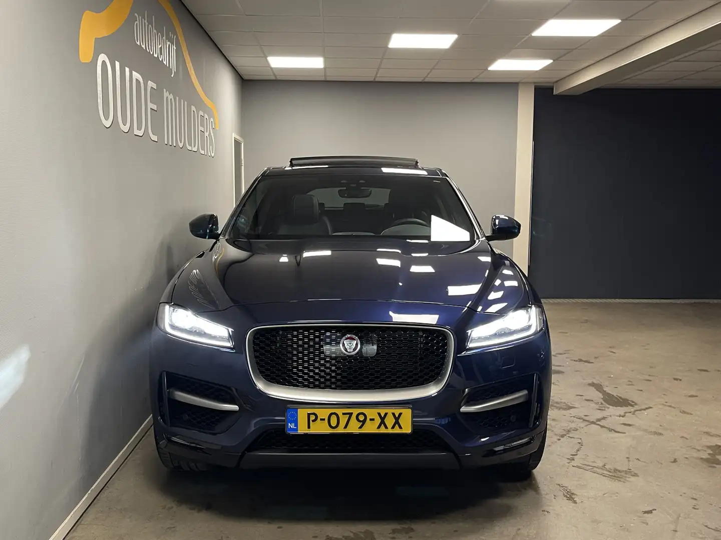 Jaguar F-Pace 2.0t AWD R-Sport 300pk Standkachel/Camera/Panorama Blauw - 2