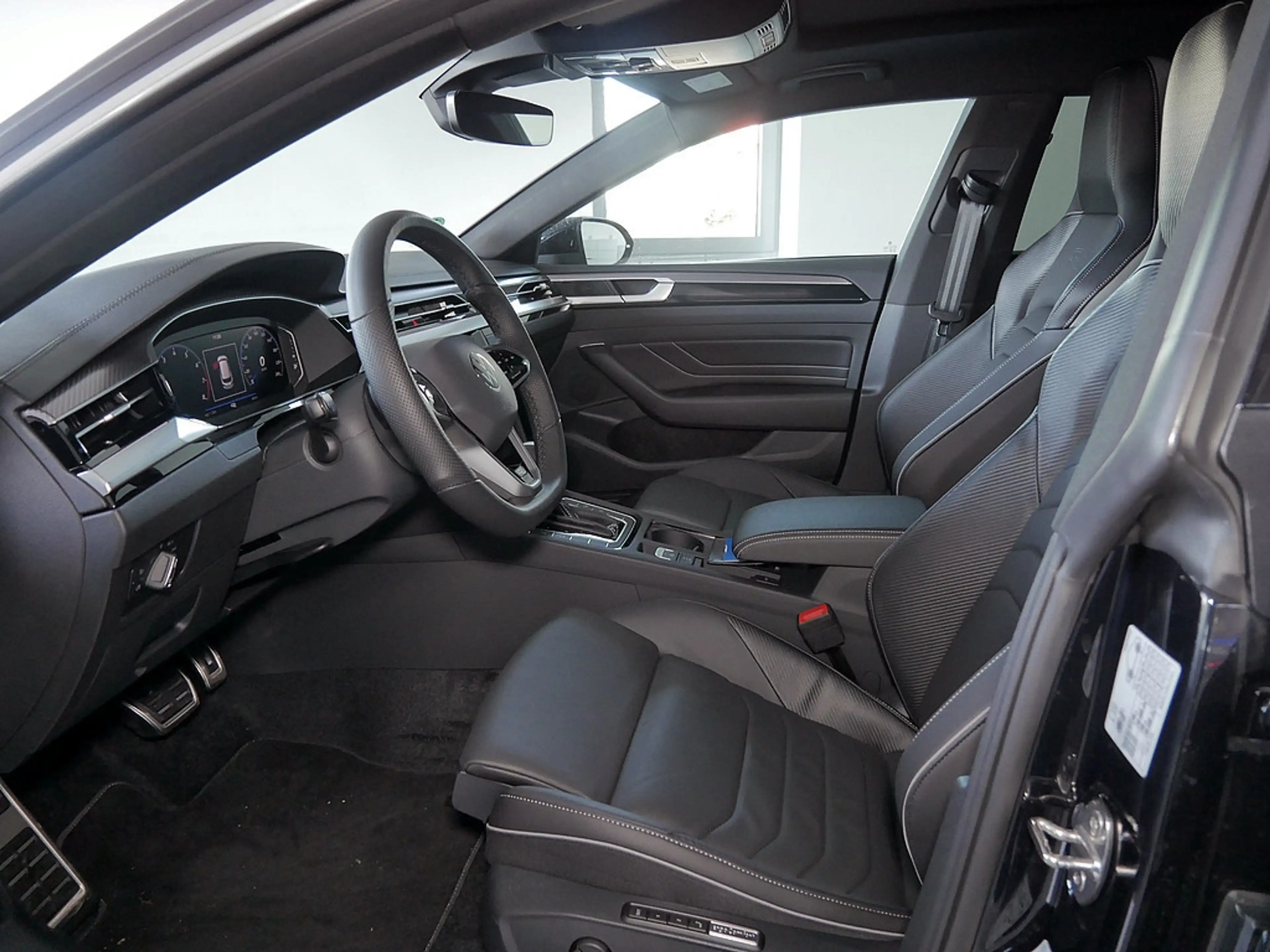 Volkswagen Arteon Shooting Brake R-Line 2.0 TSI 4MOTION DSG PANO LE — photo 15