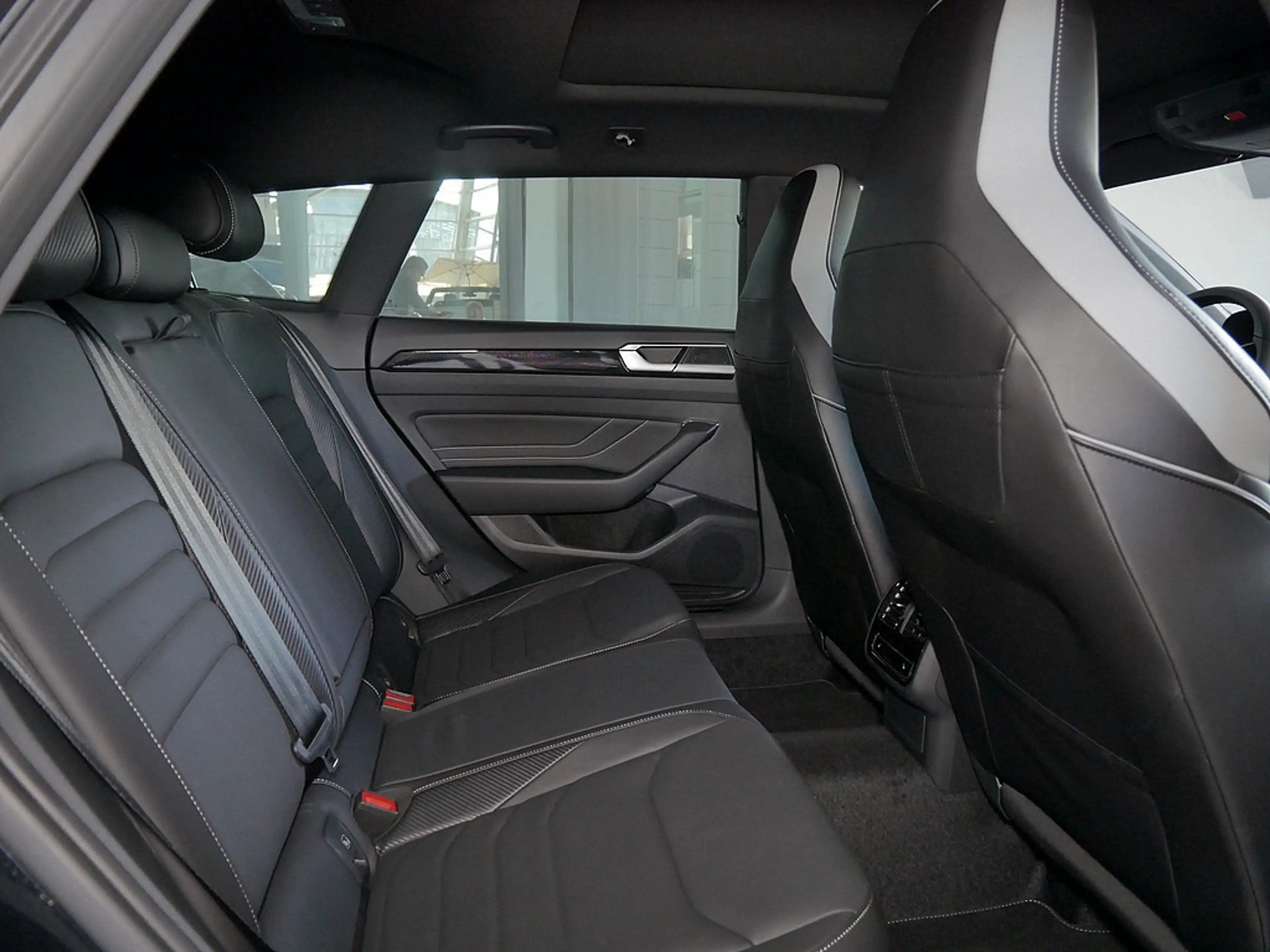 Volkswagen Arteon Shooting Brake R-Line 2.0 TSI 4MOTION DSG PANO LE — photo 8