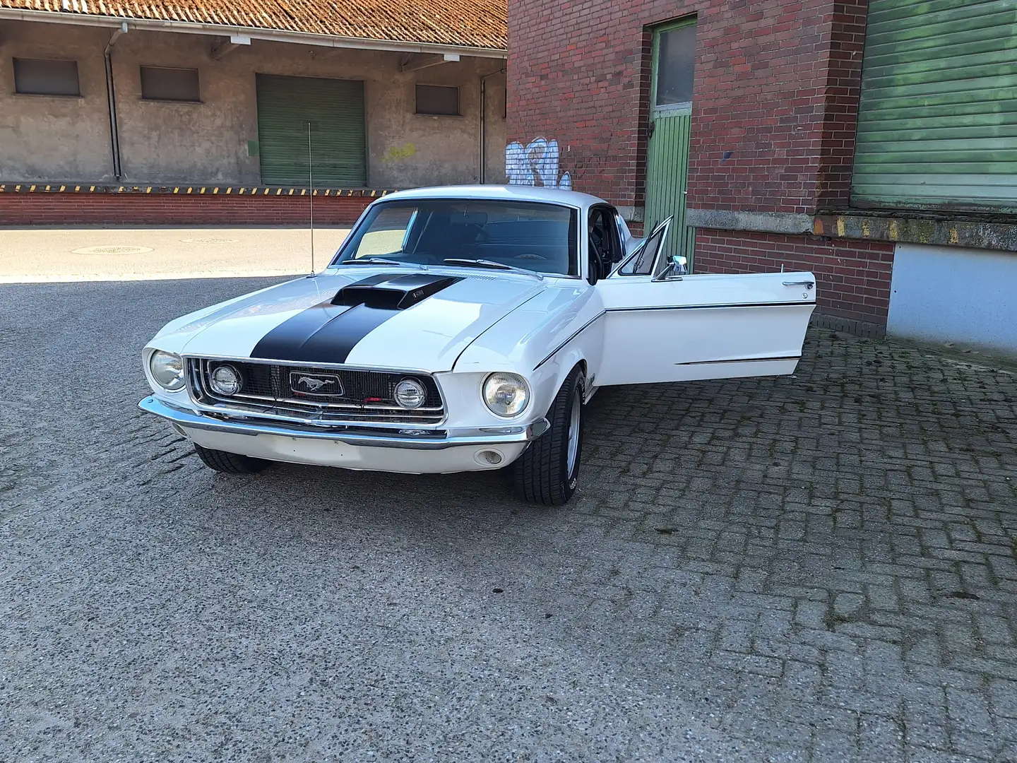 Ford Mustang Fastback 390 GT Weiß - 2