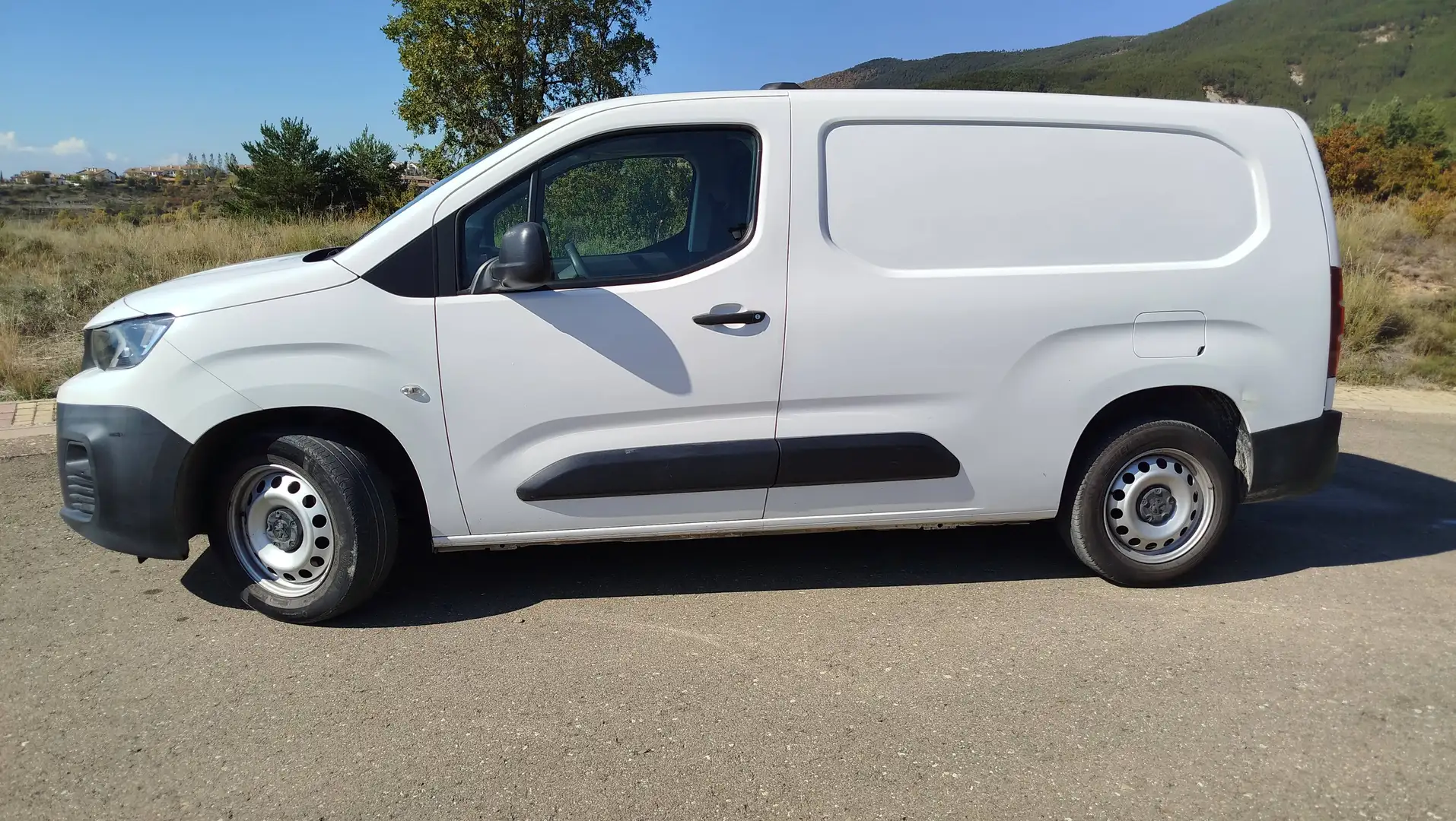 Peugeot Partner PEUGEOT Partner Premium Long 1000kg BlueHDi 73kW 4p. Blanco - 2