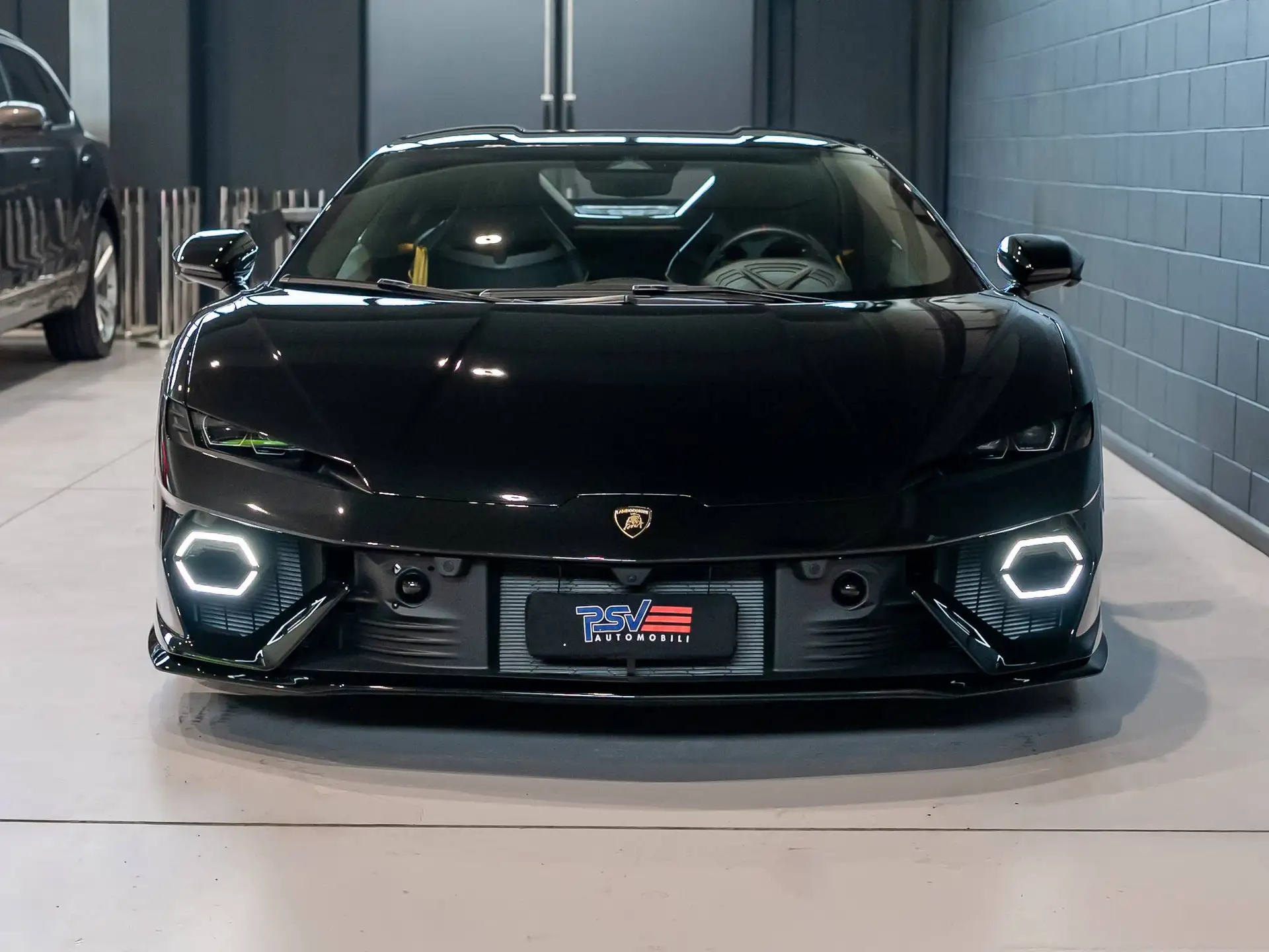 람보르기니 테메라리오 4.0 V8 Plug-in Hybrid 2026 검정 사진 4