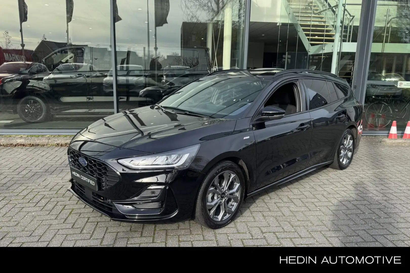 Ford Focus Wagon 1.0 EcoBoost Hybrid ST Line | Winter Pack | Zwart - 1