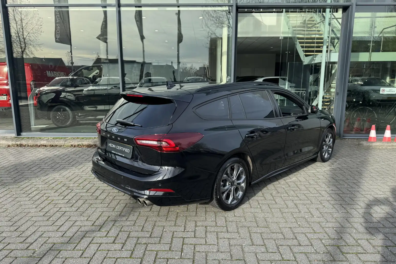 Ford Focus Wagon 1.0 EcoBoost Hybrid ST Line | Winter Pack | Zwart - 2